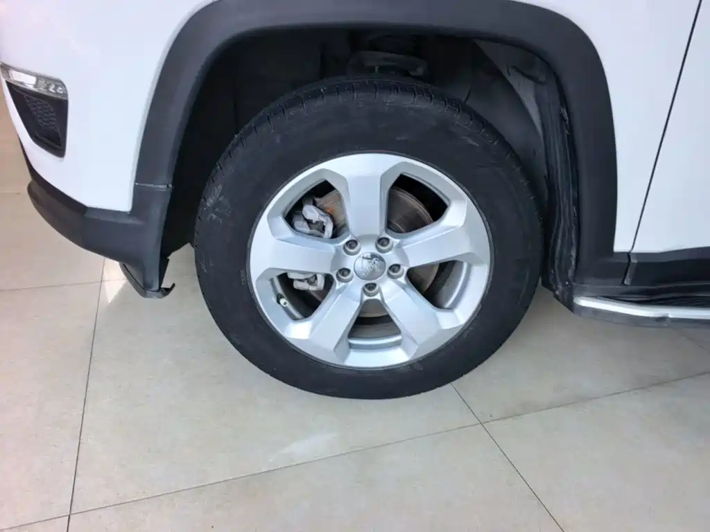 Jeep Compass — фото 23