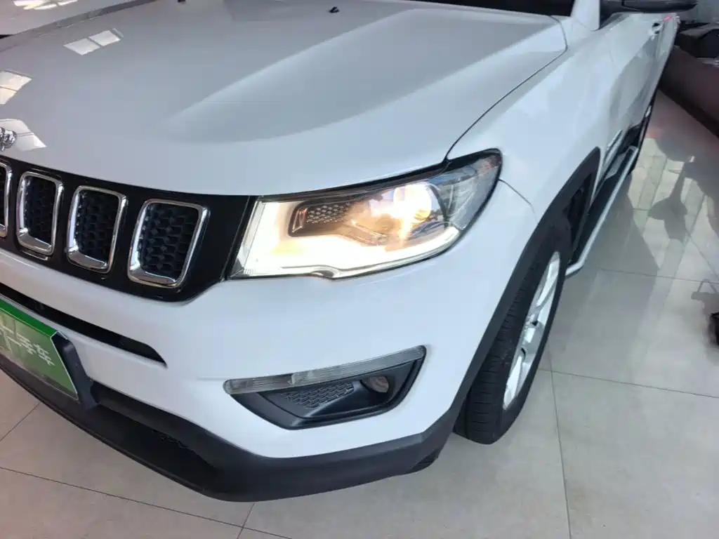 Jeep Compass — фото 24