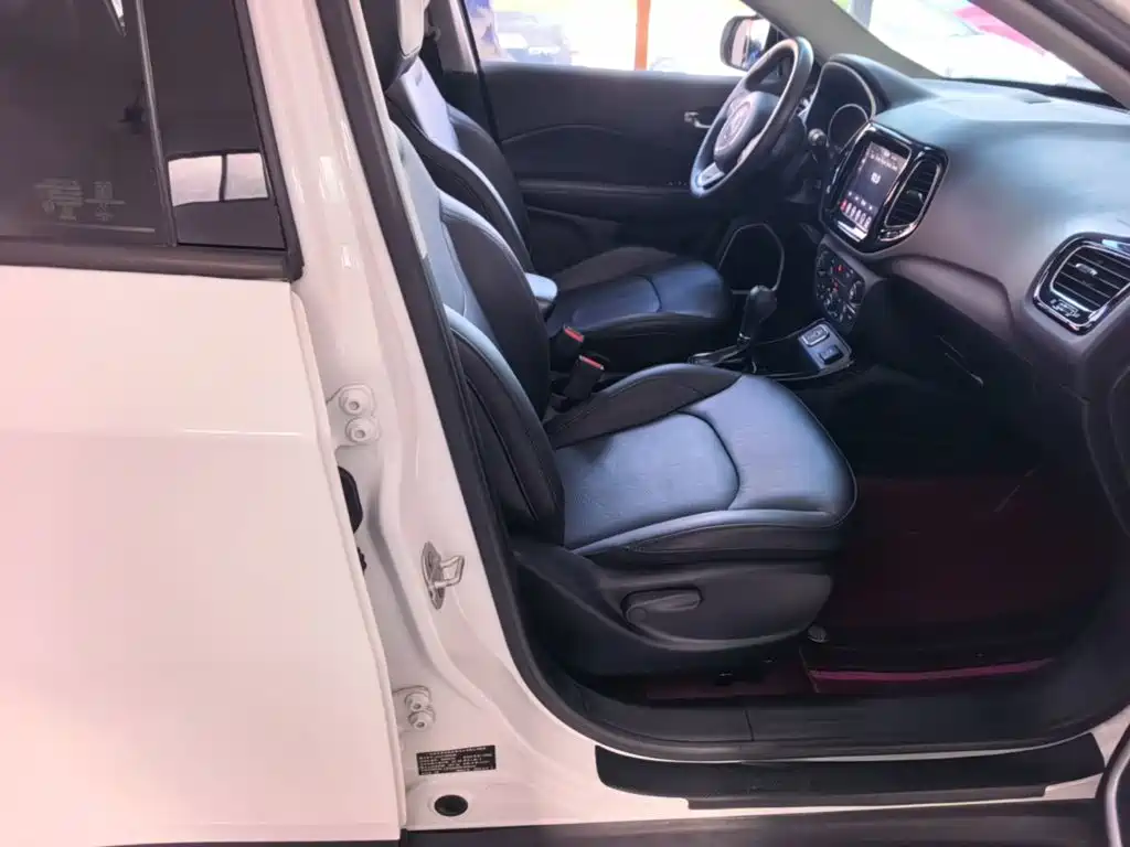 Jeep Compass — фото 25