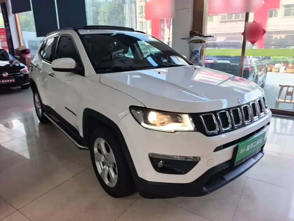 Jeep Compass — фото 4