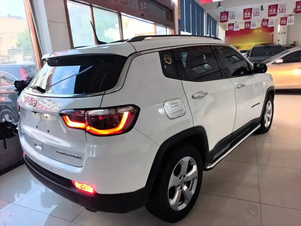 Jeep Compass — фото 7