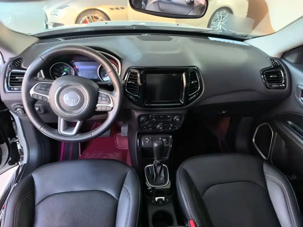 Jeep Compass — фото 10
