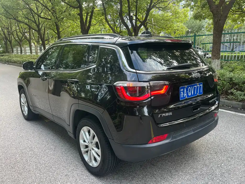 Jeep Compass — фото 15