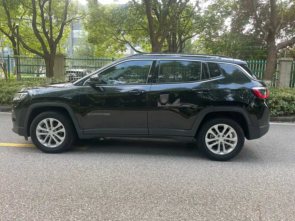 Jeep Compass — фото 3
