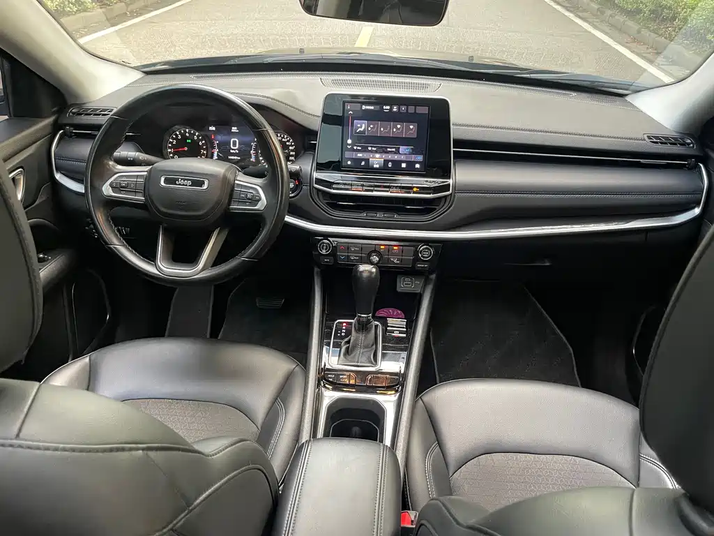 Jeep Compass — фото 8