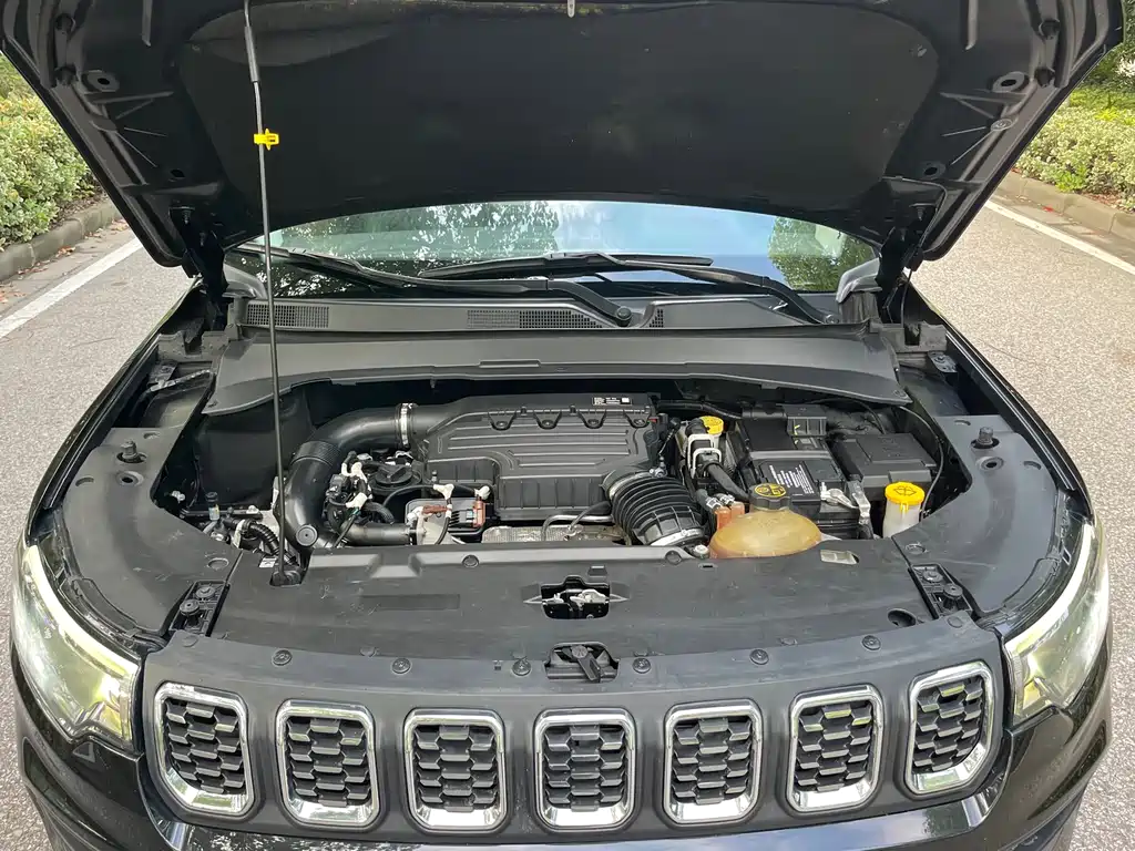 Jeep Compass — фото 10