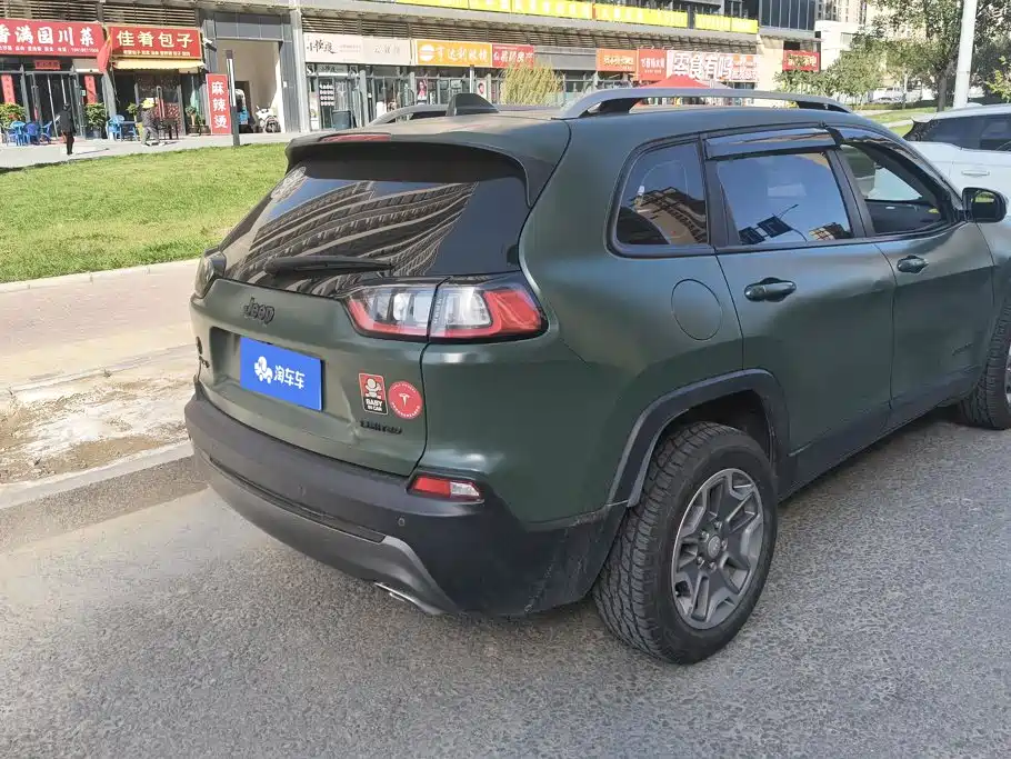 Jeep Cherokee — фото 3