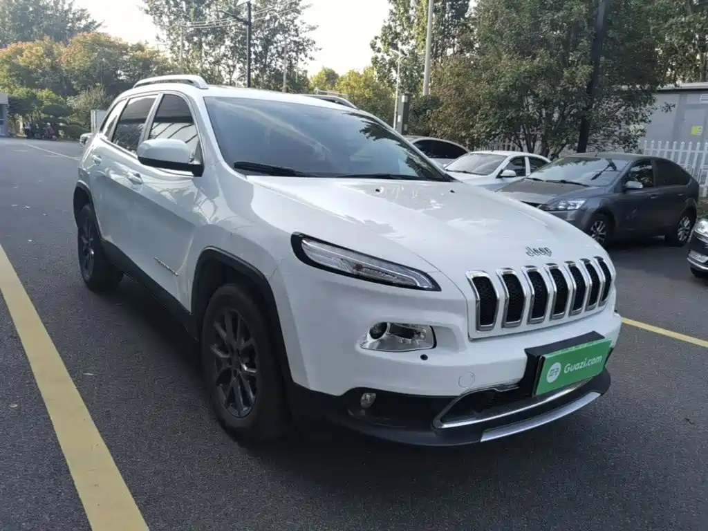 Jeep Cherokee — фото 4