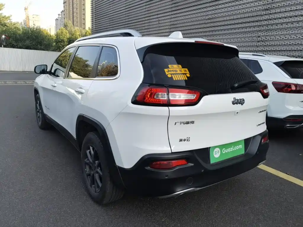 Jeep Cherokee — фото 5