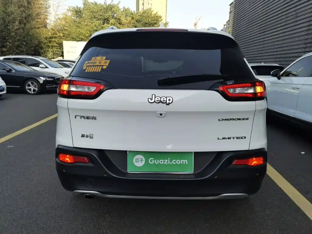 Jeep Cherokee — фото 6