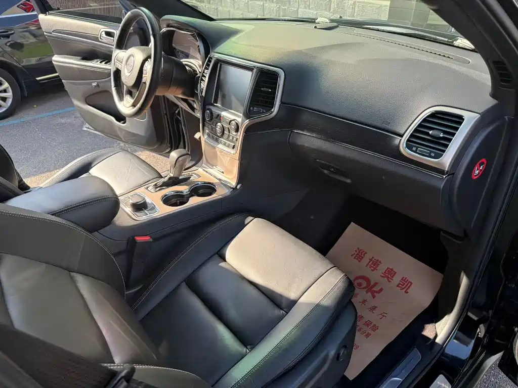 Jeep Grand Cherokee (Import) — фото 9