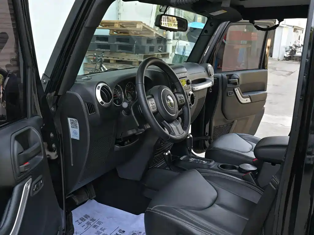 Jeep Wrangler — фото 6