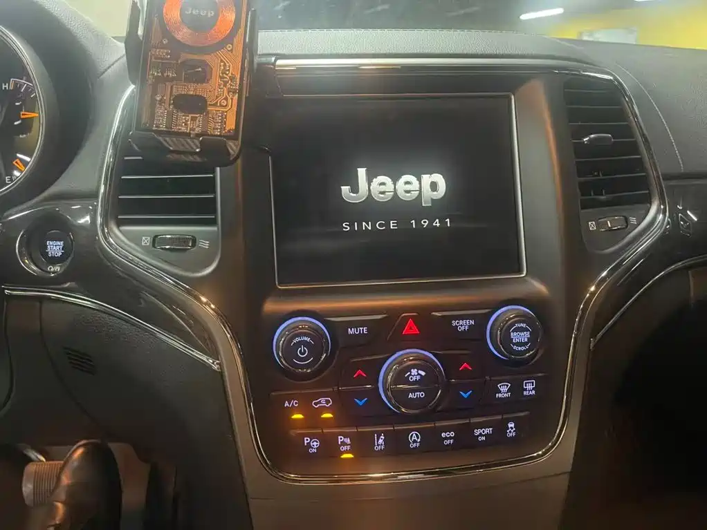 Jeep Grand Cherokee (Import) — фото 9