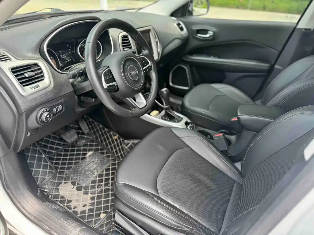 Jeep Compass — фото 4