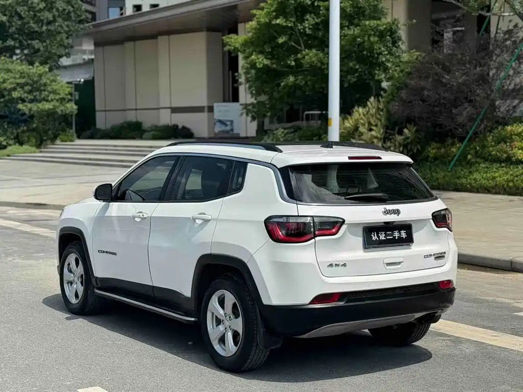 Jeep Compass — фото 7