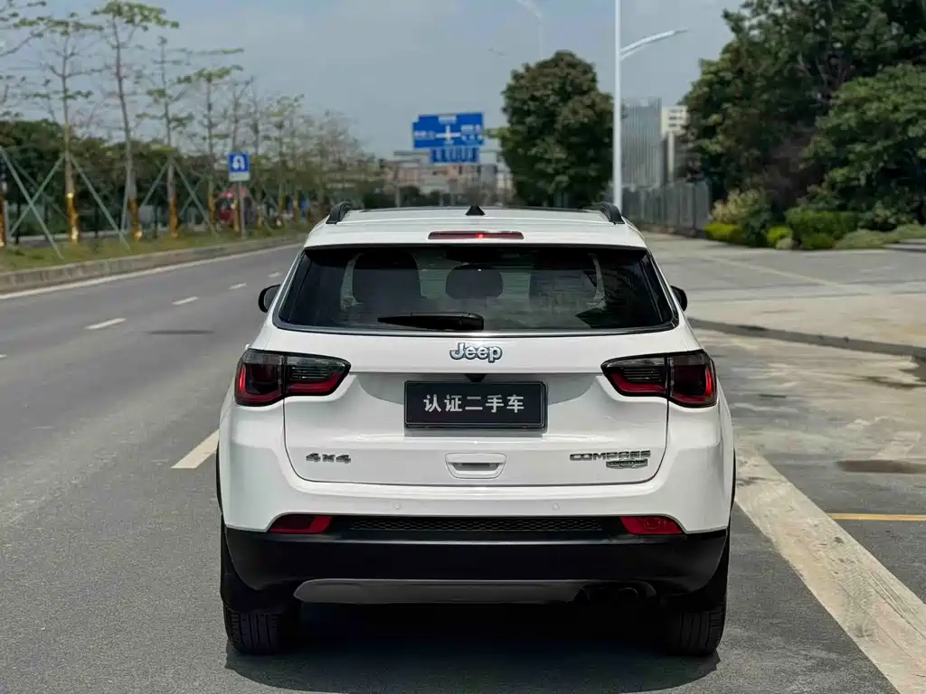 Jeep Compass — фото 8