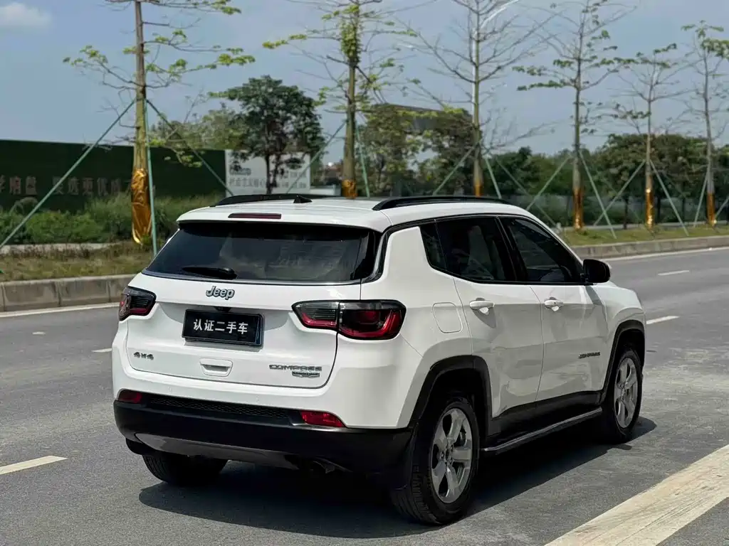 Jeep Compass — фото 9