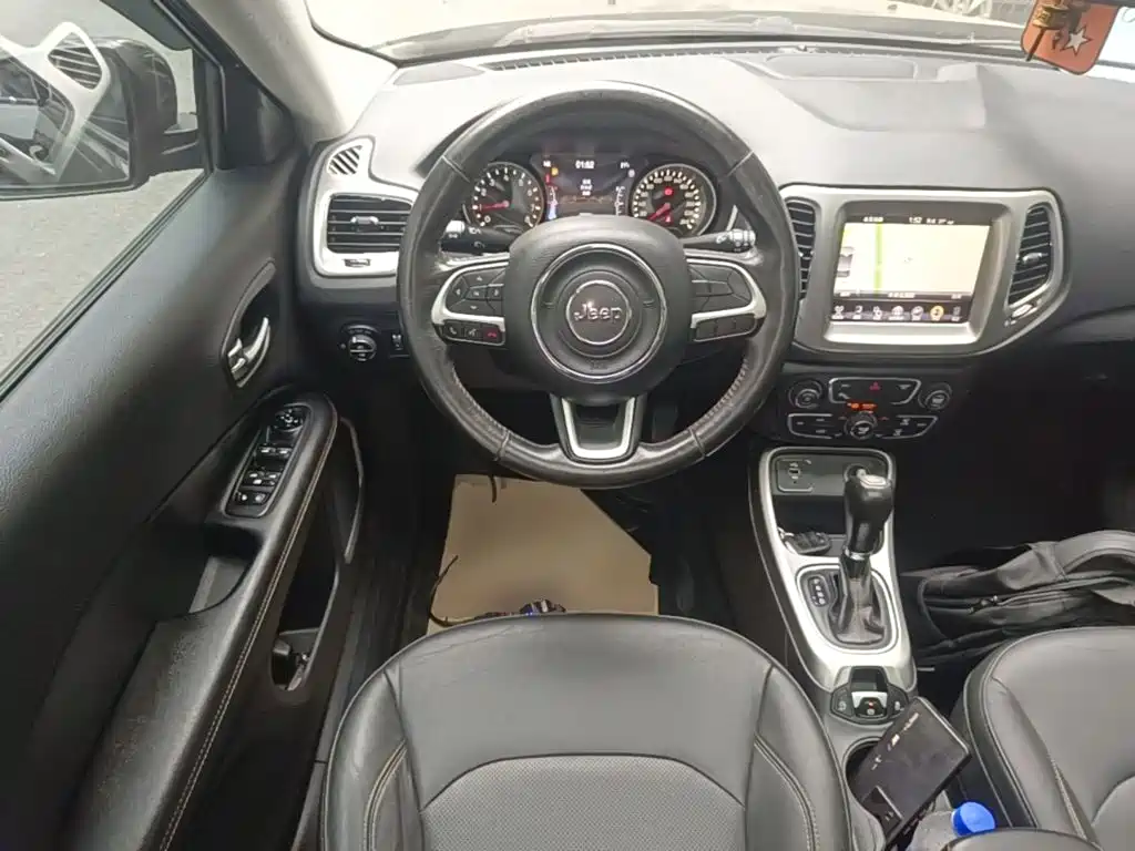 Jeep Compass — фото 11