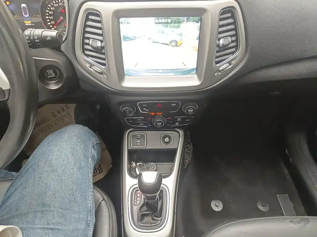 Jeep Compass — фото 14