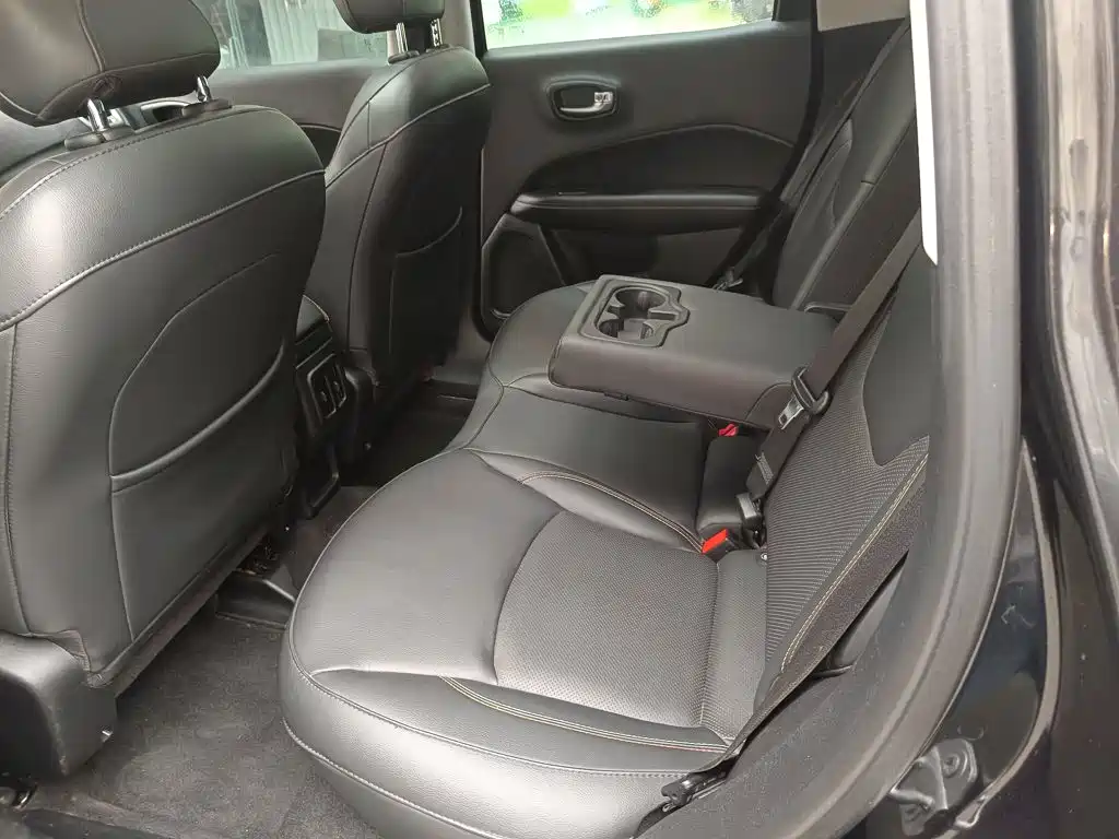 Jeep Compass — фото 17