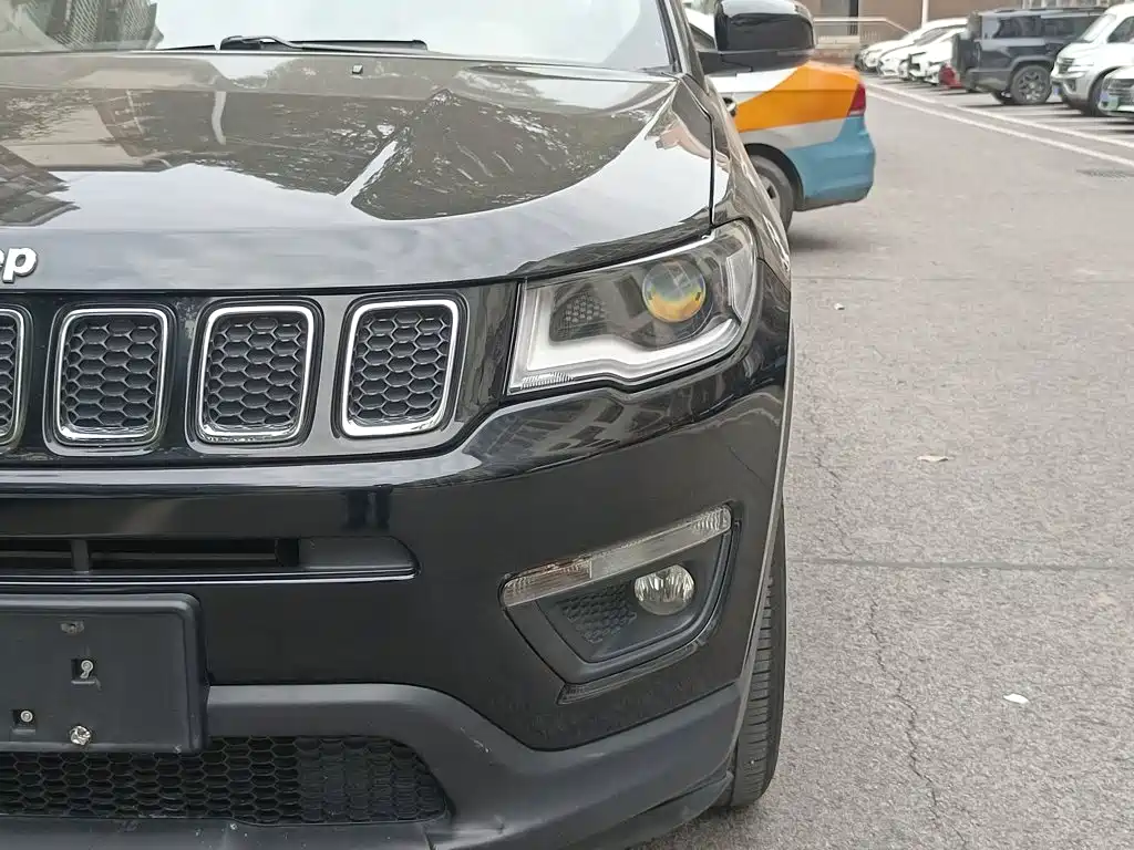 Jeep Compass — фото 24