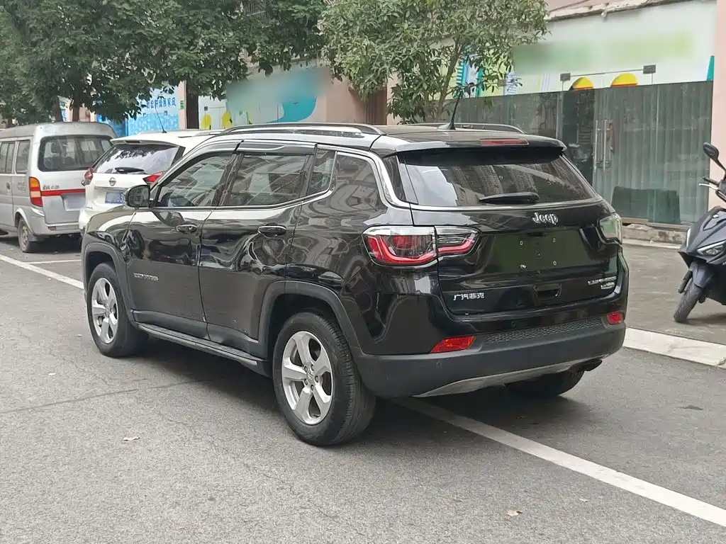 Jeep Compass — фото 5