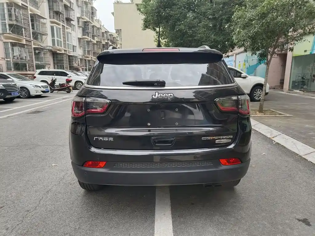 Jeep Compass — фото 6