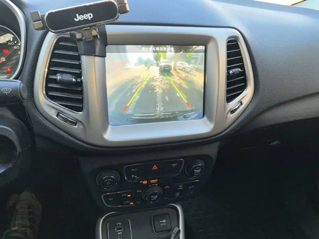 Jeep Compass — фото 13