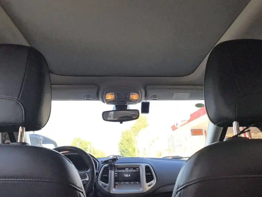 Jeep Compass — фото 18