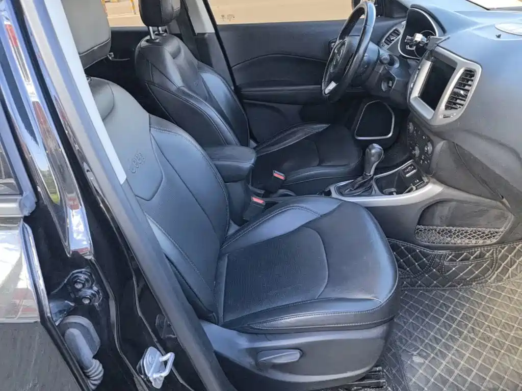 Jeep Compass — фото 25