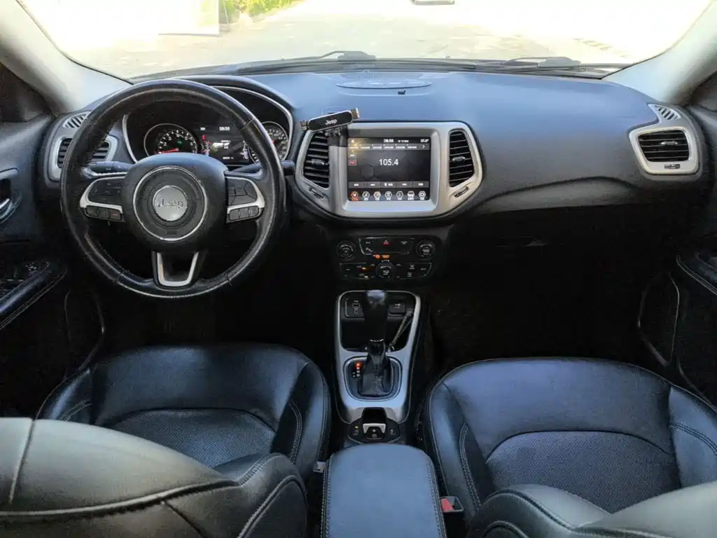 Jeep Compass — фото 10