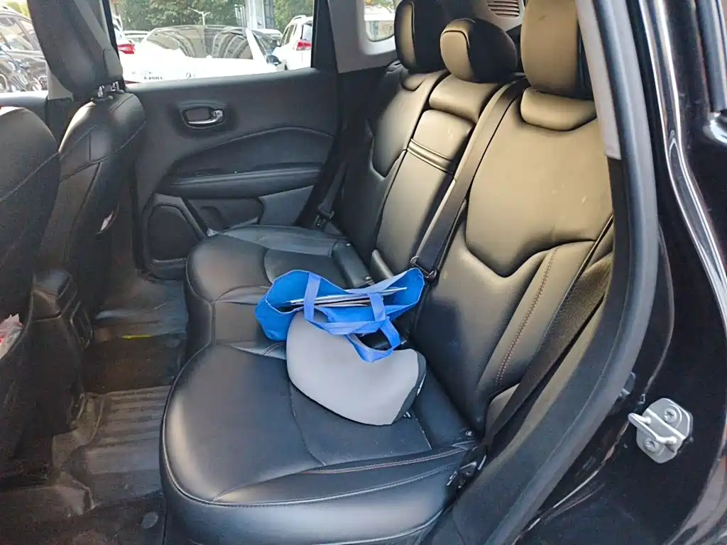 Jeep Compass — фото 13