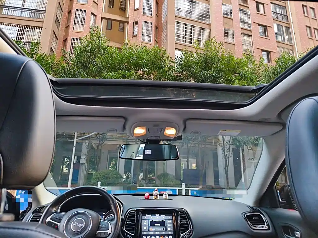 Jeep Compass — фото 14