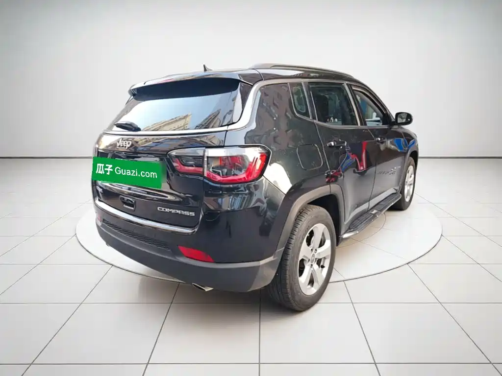 Jeep Compass — фото 4