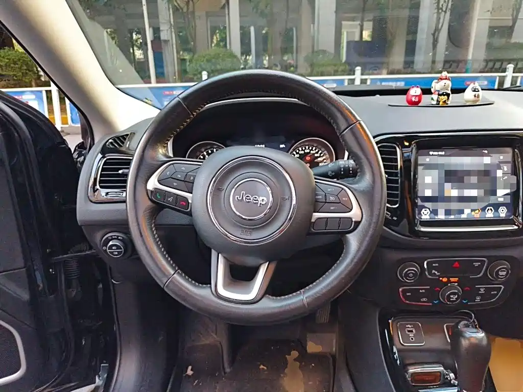 Jeep Compass — фото 6