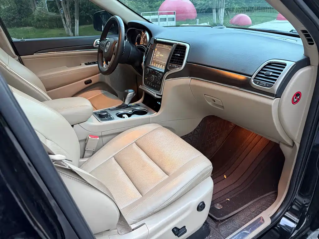 Jeep Grand Cherokee (Import) — фото 8