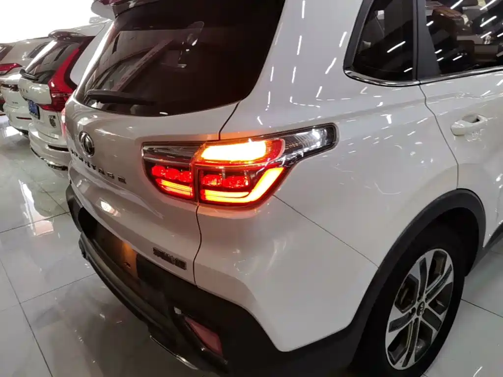 Kia Sportage — фото 8
