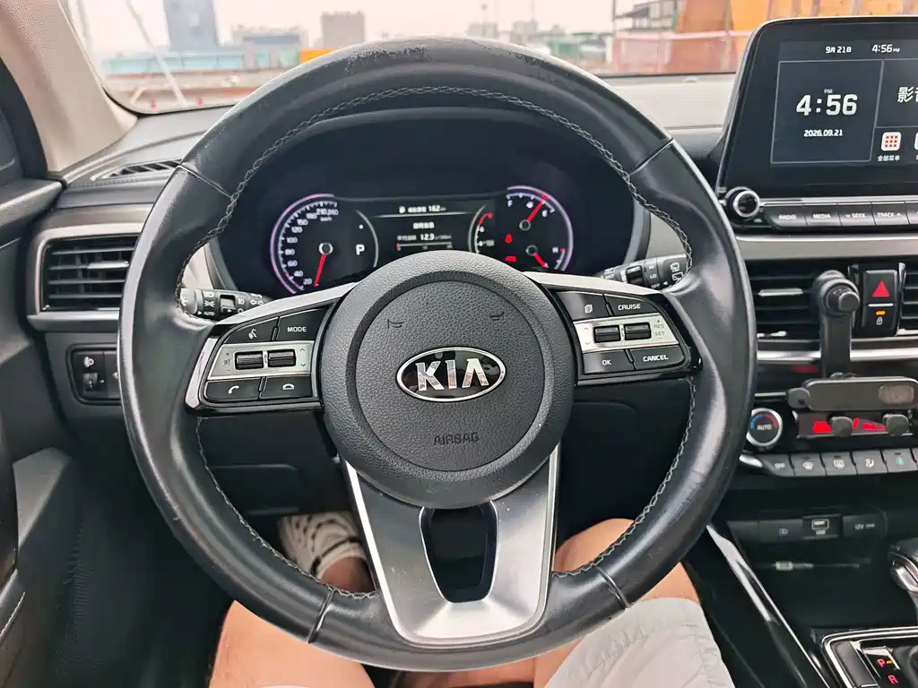 Kia Sportage — фото 14
