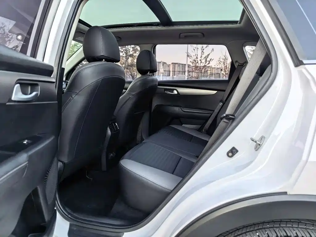 Kia Sportage — фото 6