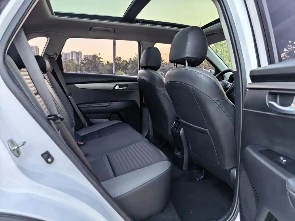 Kia Sportage — фото 7