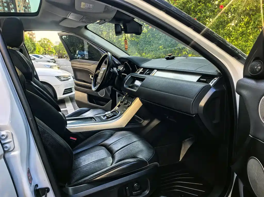 Land Rover Evoque — фото 6