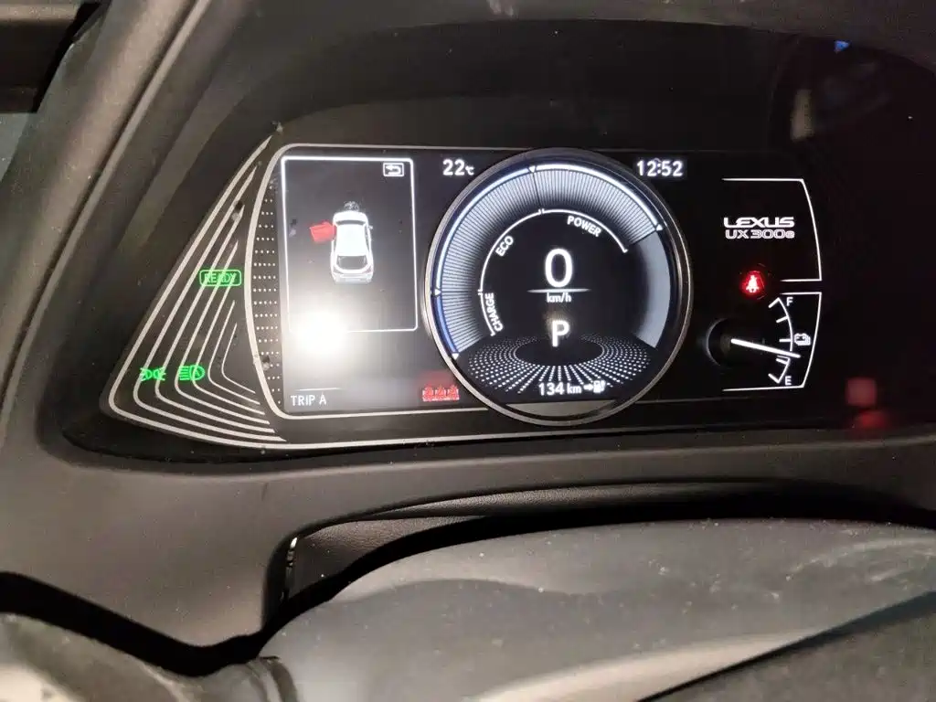 Lexus UX New Energy — фото 4