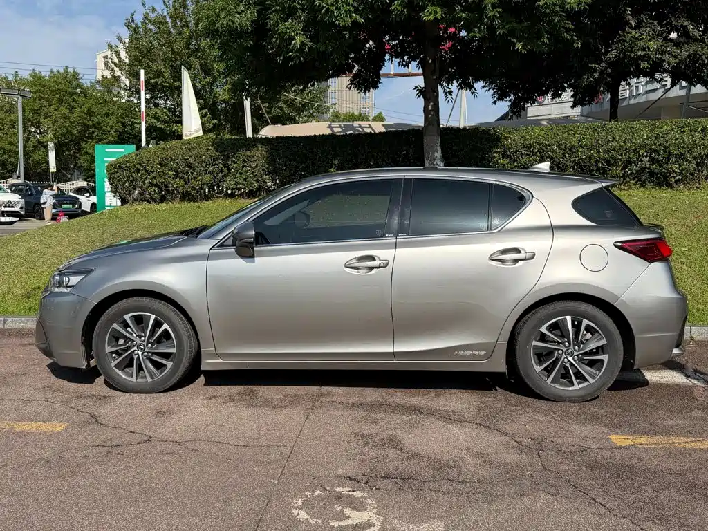 Lexus CT — фото 3