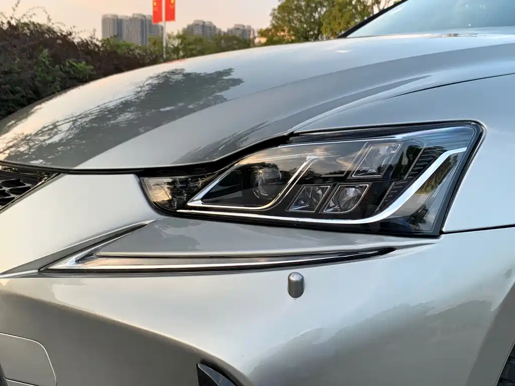 Lexus IS — фото 11