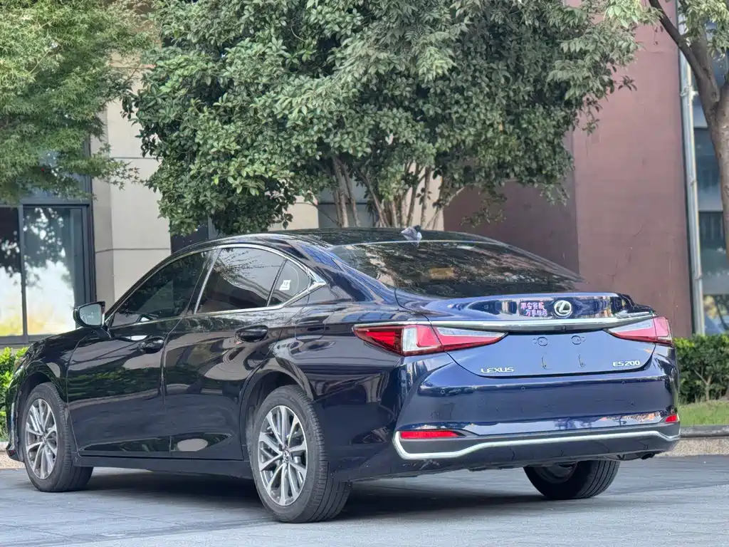 Lexus ES — фото 8
