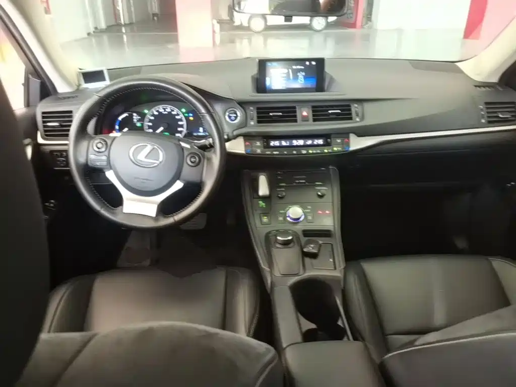 Lexus CT — фото 10