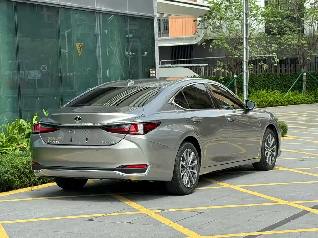 Lexus ES — фото 7