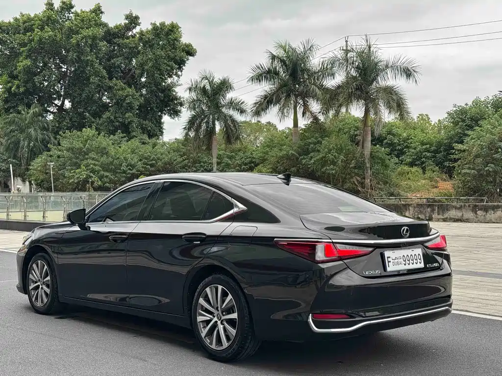 Lexus ES — фото 5