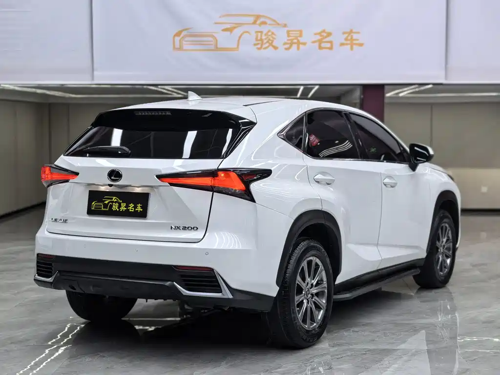 Lexus NX — фото 6