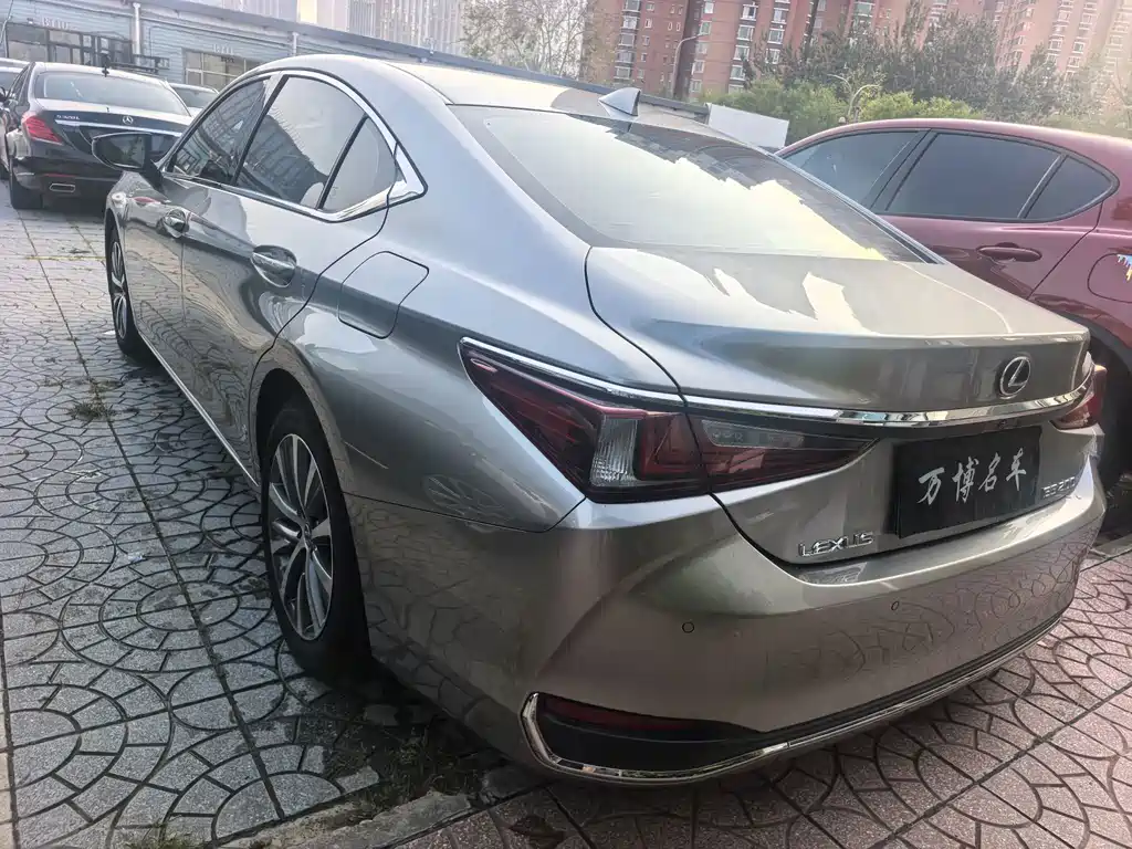 Lexus ES — фото 12